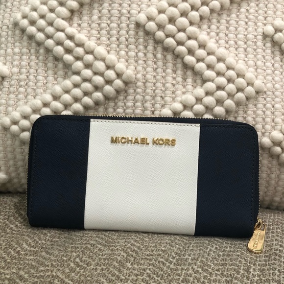 MK Jet Set Center Stripe Large Navy Wallet - Picture 1 of 6